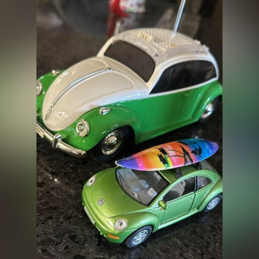 Set of 2 VW car figurine radio